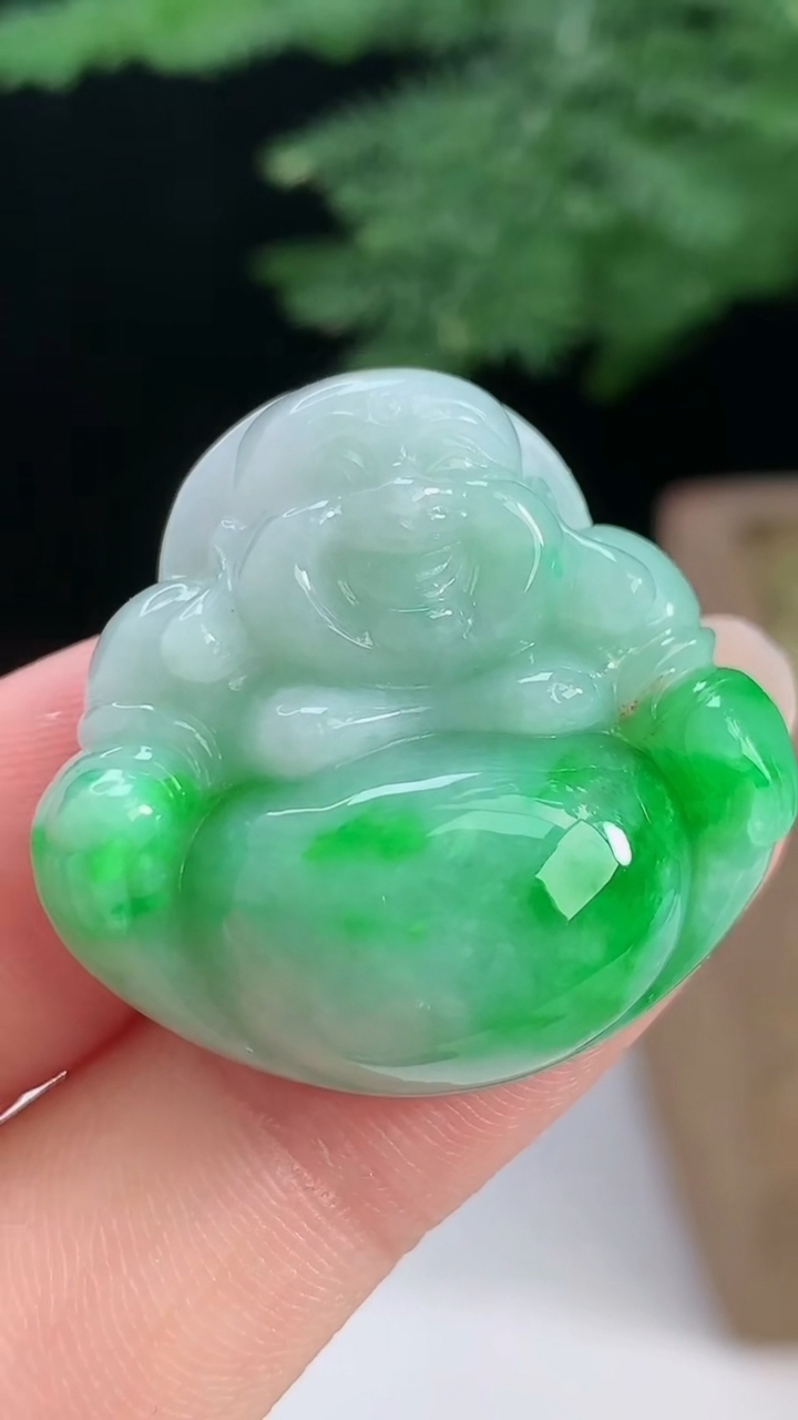 天然A货翡翠佛公吊坠，尺寸27.5-29-10 重量:12.33g
8月14日