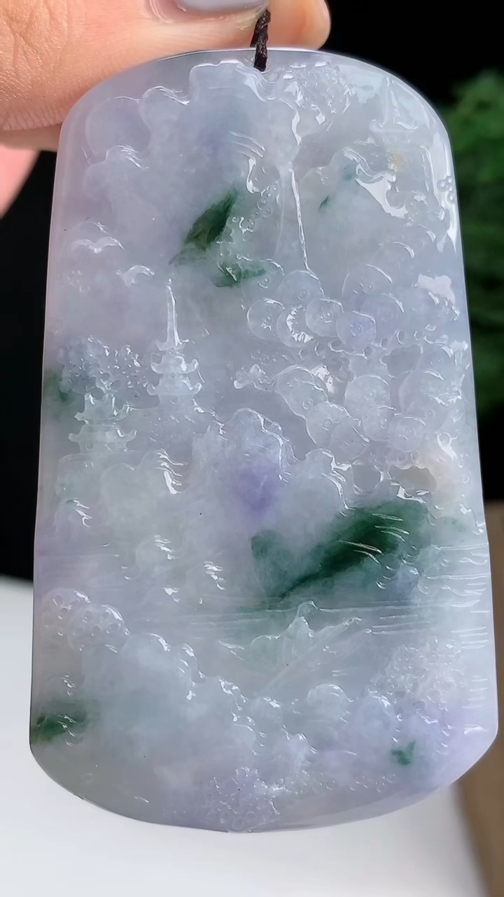 天然A货翡翠紫罗兰 飘花山水牌吊坠，尺寸68-41-5，重量:35.97g
8月14日