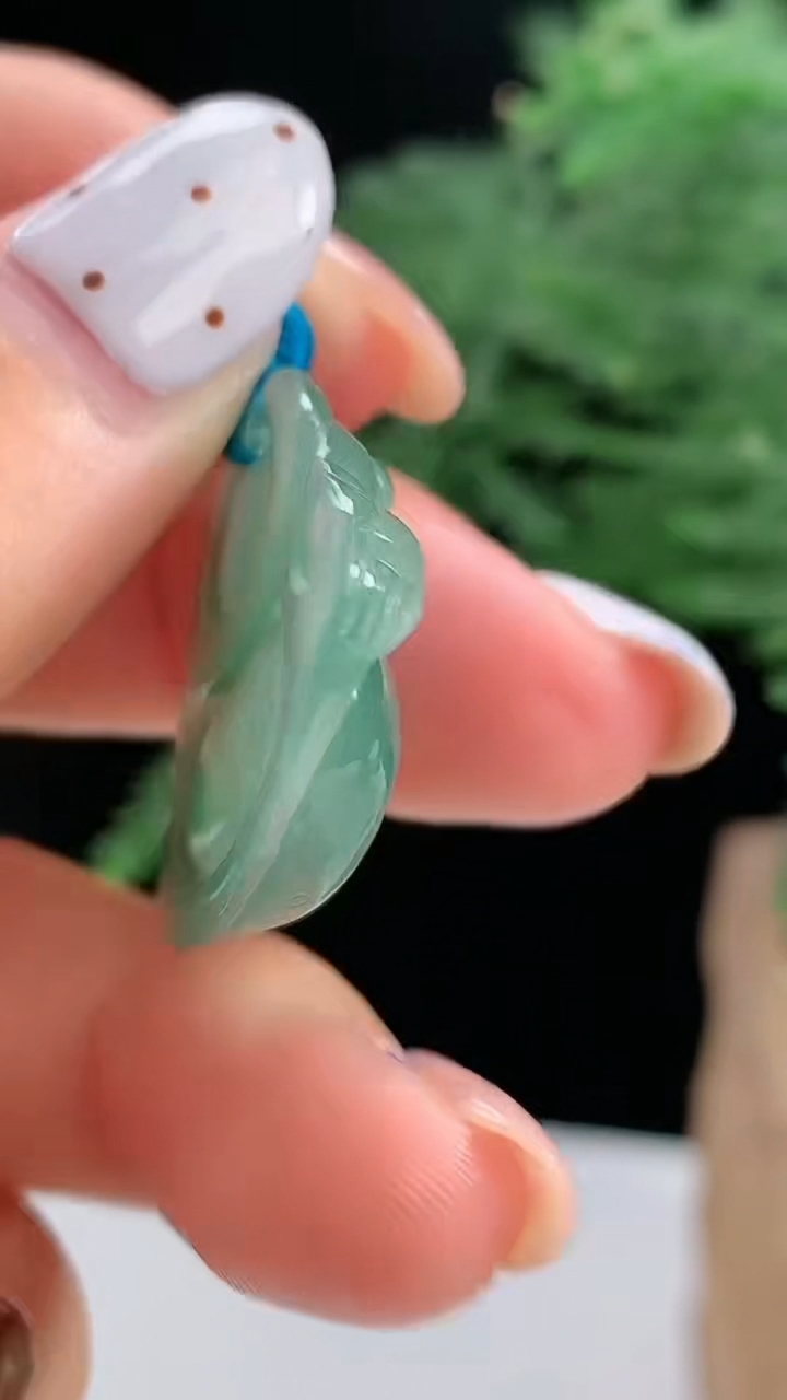 天然A货翡翠佛公吊坠，尺寸25-27-6.2 重量:6.62g
8月14日