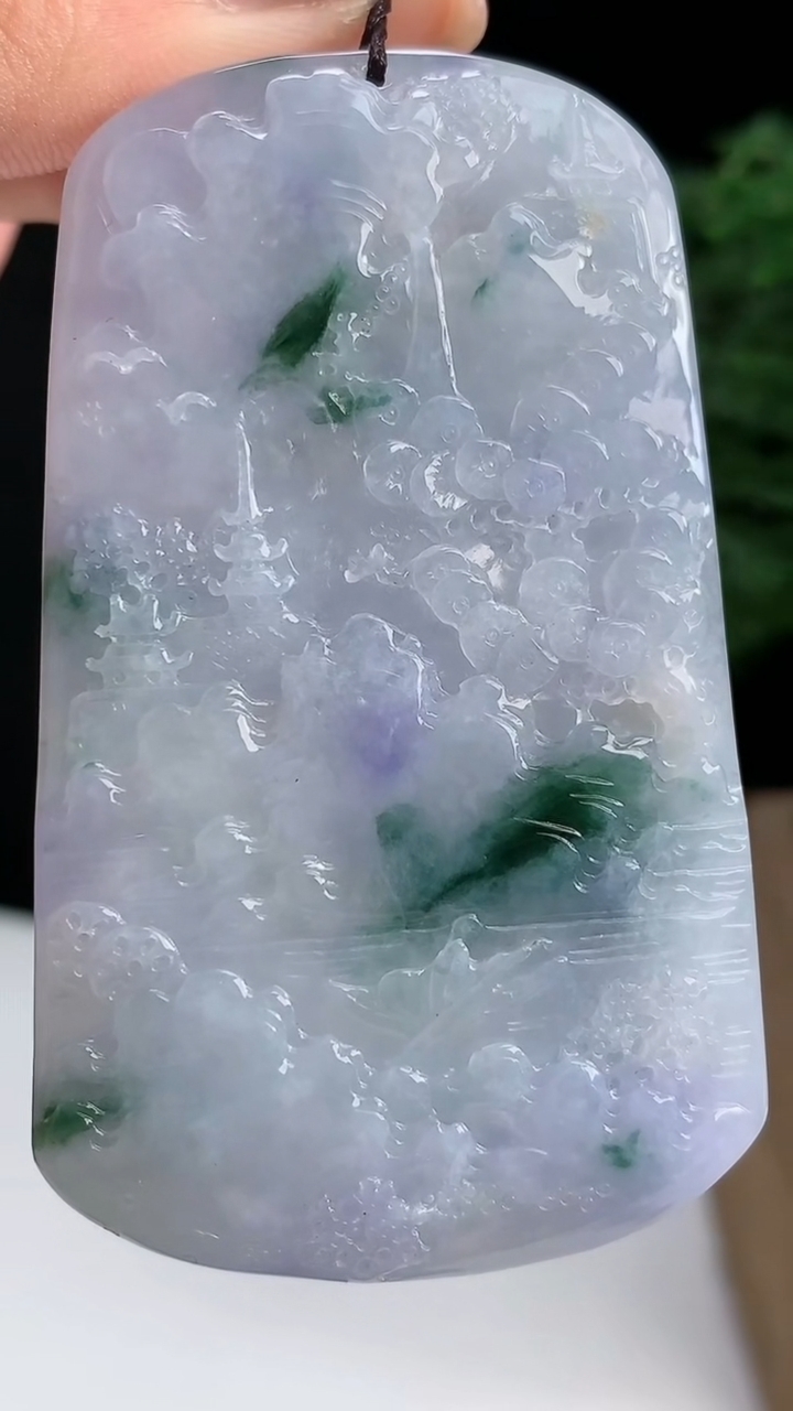 天然A货翡翠紫罗兰 飘花山水牌吊坠，尺寸68-41-5，重量:35.97g
8月14日