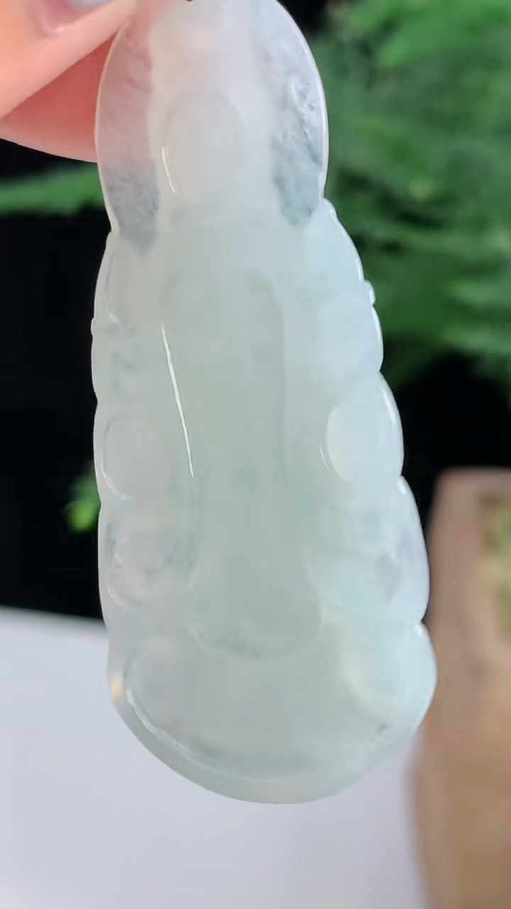 天然A货翡翠观音菩萨吊坠，尺寸51-22-4.8 重量:9.85g
8月14日