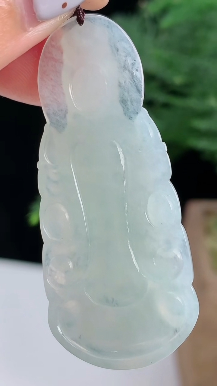 天然A货翡翠观音菩萨吊坠，尺寸51-22-4.8 重量:9.85g
8月14日