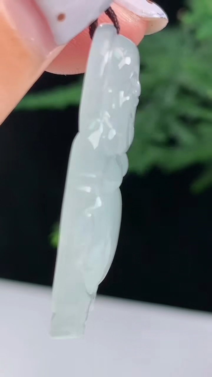天然A货翡翠站佛吊坠，尺寸39-18-6 重量:7.81g
8月14日