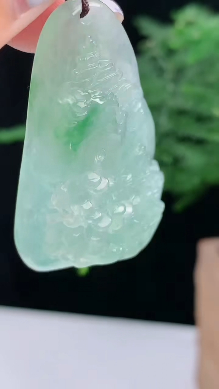 天然A货翡翠山水牌吊坠，尺寸49-27-12.2，重量:21.30g
8月14日