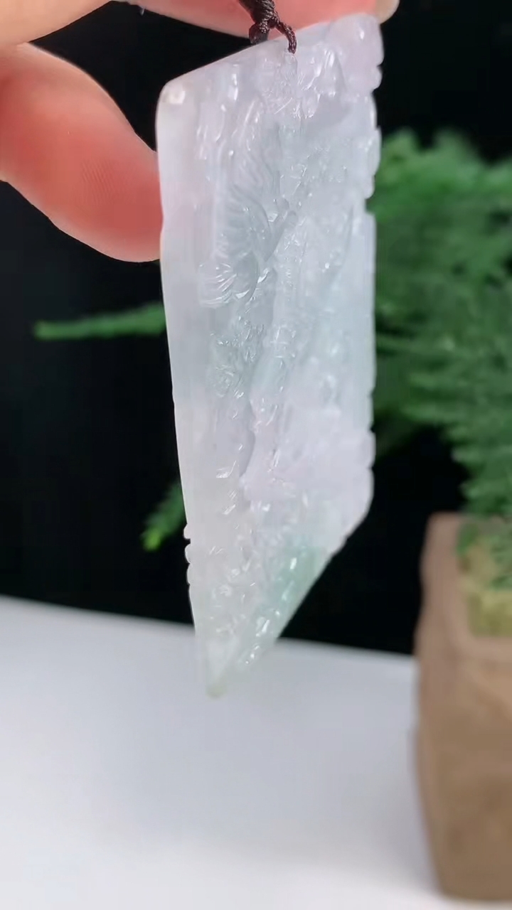 天然A货翡翠山水牌吊坠，尺寸64-42.5-5.2，重量:36.51g
8月14日