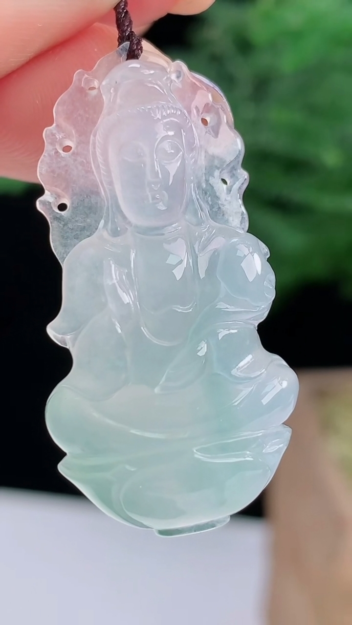 天然A货翡翠大势至菩萨吊坠，尺寸37.5-19-6.6 重量:7.34g
8月14日