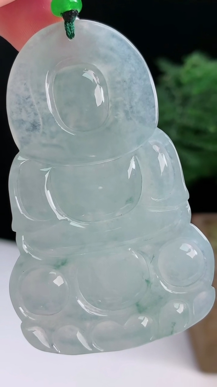 天然A货翡翠种飘花正装观音吊坠，尺寸64-40-5.2 重量:29.62g
8月14日