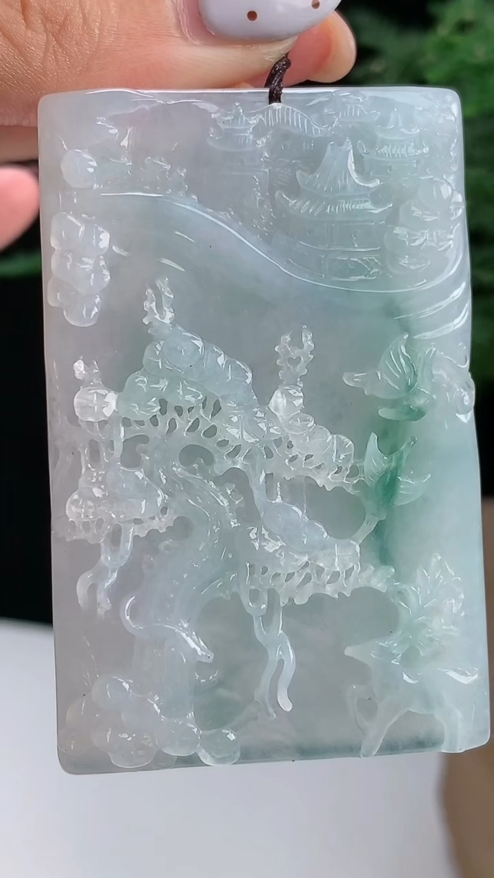天然A货翡翠牌吊坠，尺寸60-39-5.6重量:32.09g
8月14日