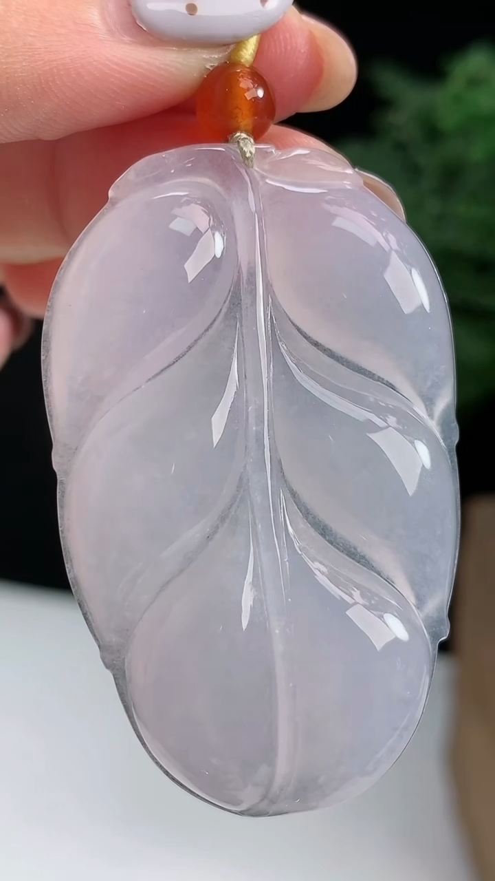 天然A货翡翠冰种紫罗兰金枝玉叶 叶子吊坠，尺寸48.5-30.5-5 重量:13.96g
8月14日