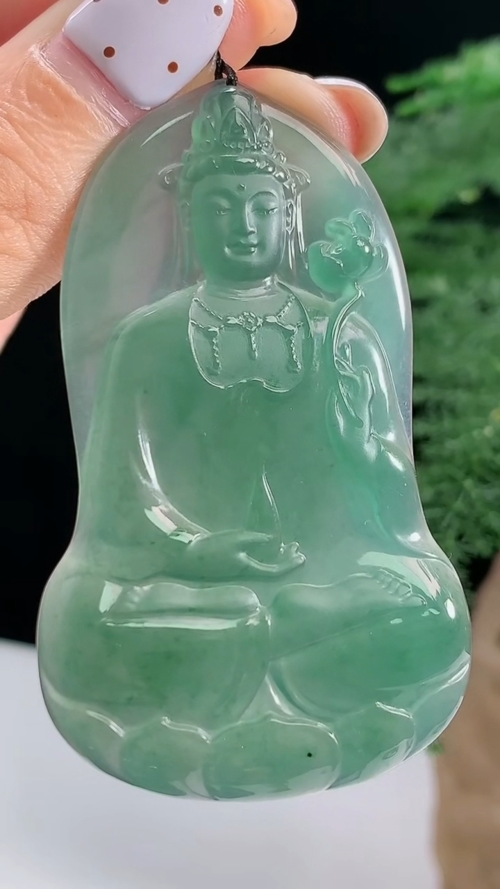 天然A货翡翠蓝水大势至菩萨吊坠，尺寸58.6-35-4 重量:15.83g
8月16日