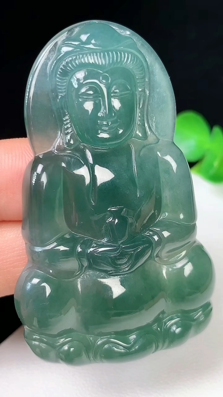 天然A货翡翠蓝水观音菩萨吊坠，尺寸56.8-34.8-5.3，重量:19.41g
8月15日
