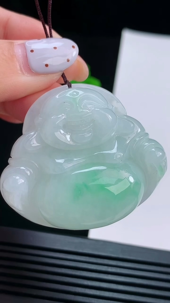 天然A货翡翠佛公吊坠，尺寸38-44-13.2 重量:35.59g
8月15日