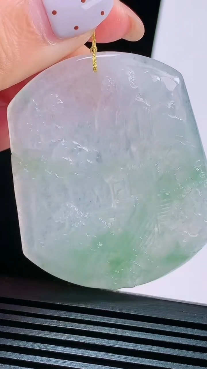 天然A货翡翠山水牌吊坠，尺寸53-45.5-5 重量:25.91g
8月15日