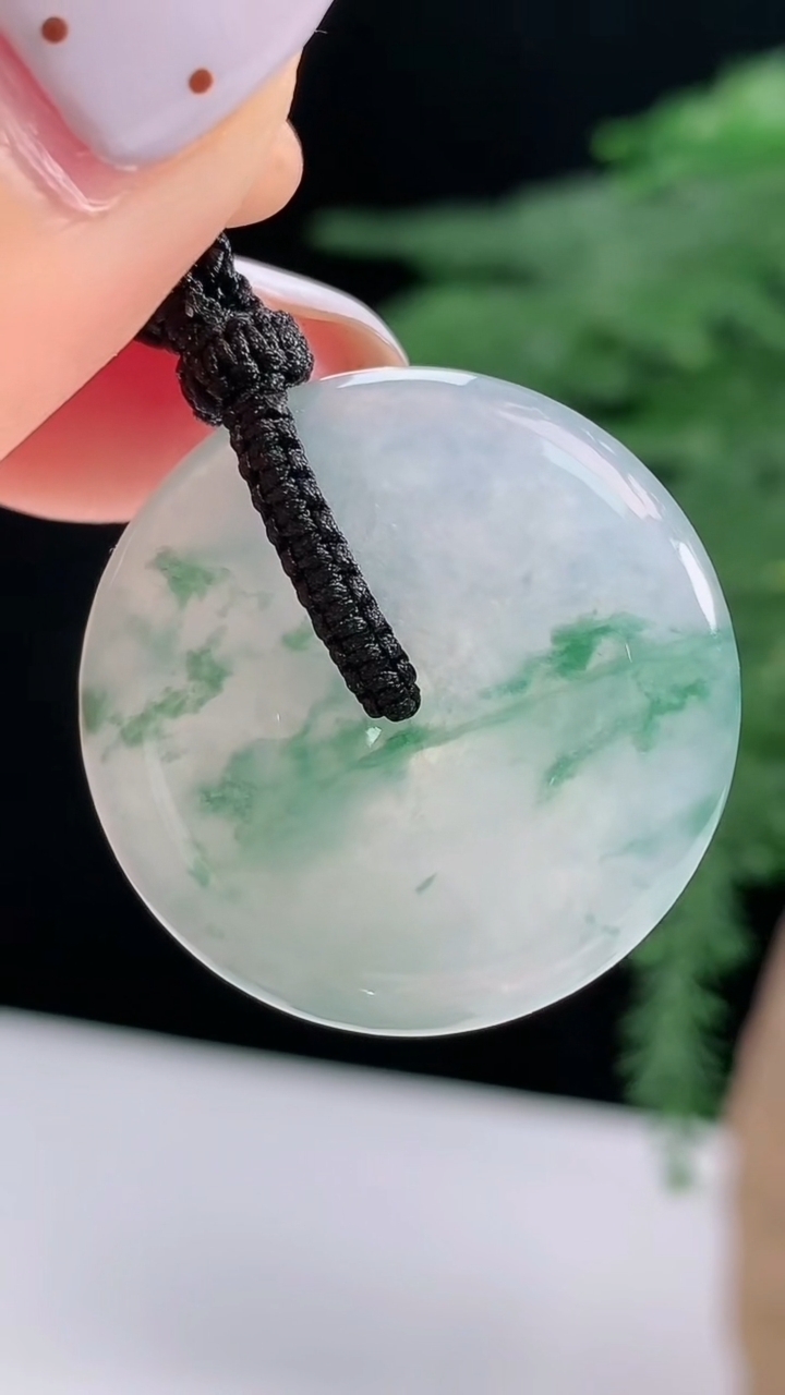 天然A货翡翠冰种飘花平安扣吊坠，尺寸26-5 重量:8.38g
8月15日