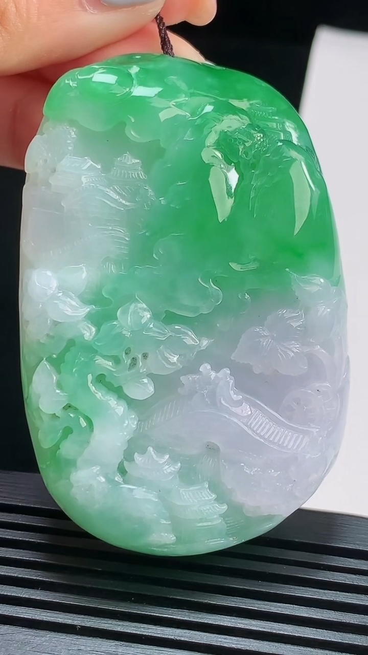 天然A货翡翠山水牌吊坠，尺寸66-43.8-12 重量:78.01g
8月15日