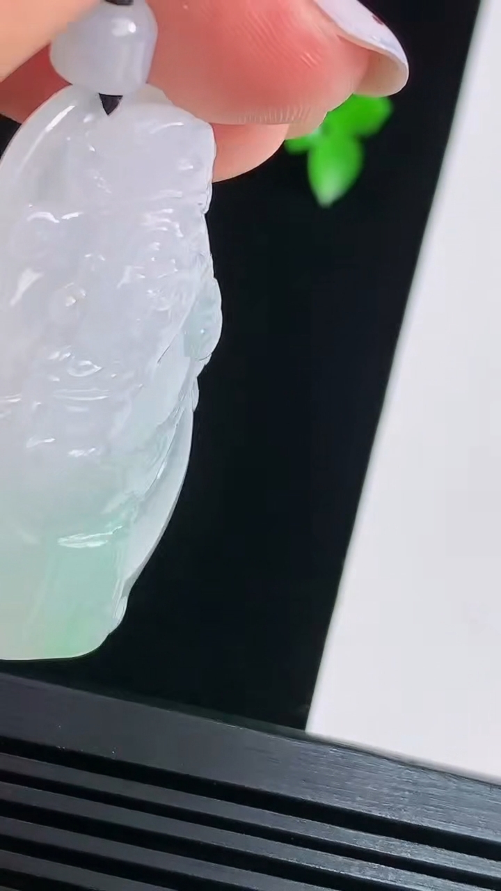 天然A货翡翠财神爷吊坠，尺寸48-30.5-12.5 重量:35.10g
8月15日