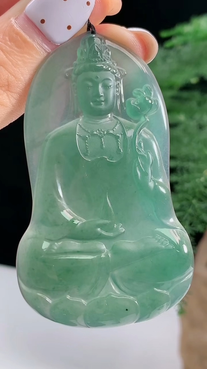 天然A货翡翠蓝水大势至菩萨吊坠，尺寸58.6-35-4 重量:15.83g
8月16日