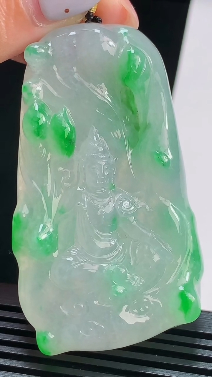 天然A货翡翠观音菩萨吊坠，尺寸64-37-11 重量:55.66g
8月15日