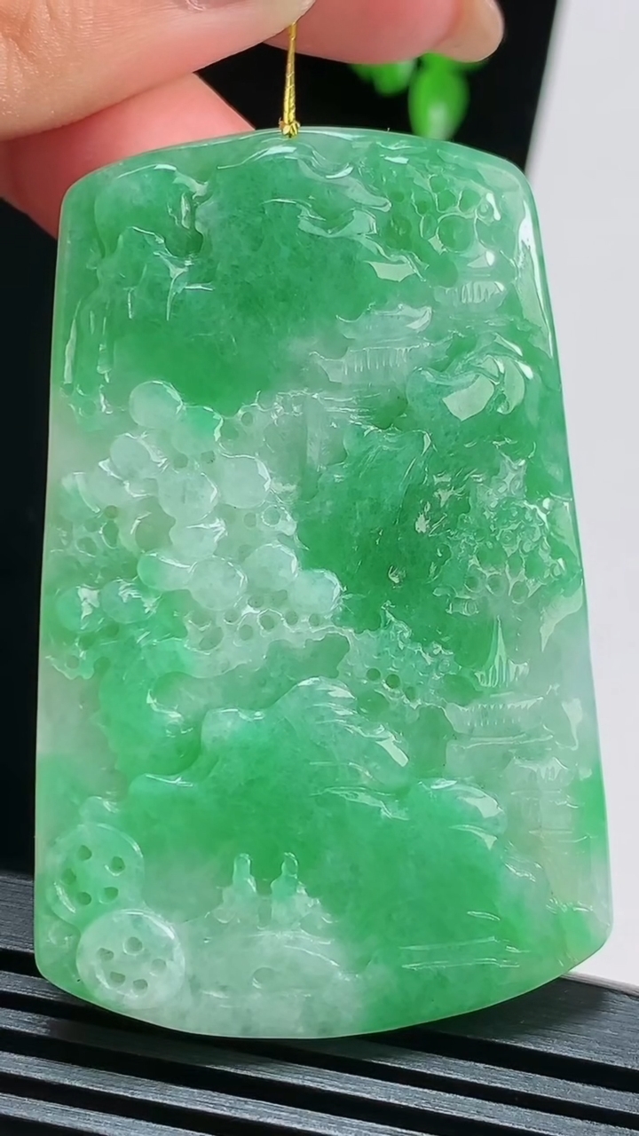 天然A货翡翠山水牌吊坠，尺寸58.5-37-5.5 重量:26.64g
8月15日