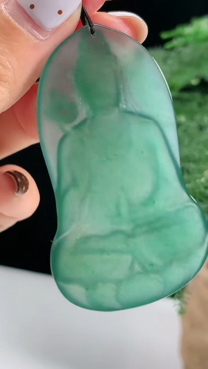 天然A货翡翠蓝水大势至菩萨吊坠，尺寸58.6-35-4 重量:15.83g
8月16日