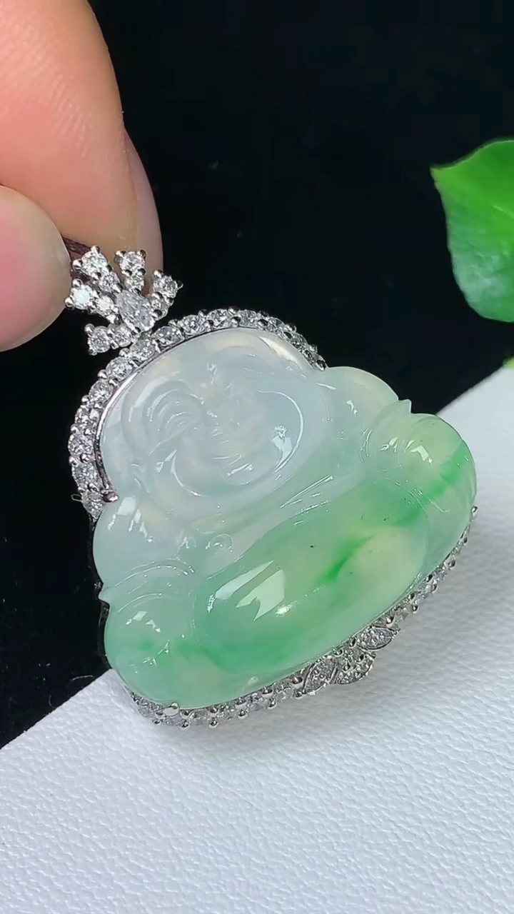 天然A货翡翠佛公吊坠，尺寸31.7-20.7-25.8-11.2，重量:10.28g
8月15日