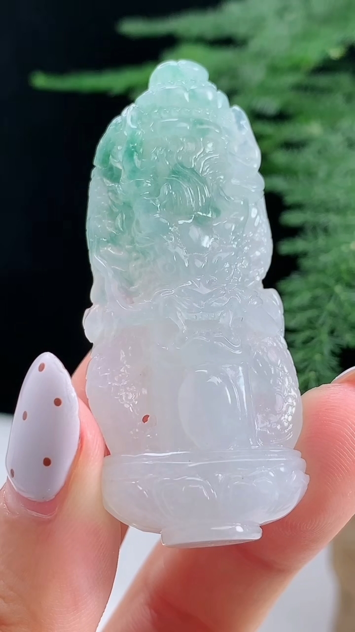 天然A货翡翠飘花龙柱吊坠，尺寸55-23-11.8，重量:26.31g
8月15日