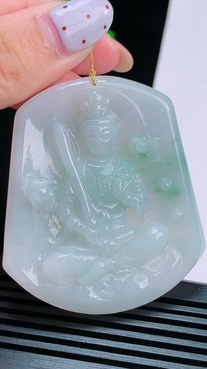 天然A货翡翠飘花虚空藏菩萨吊坠，尺寸54.5-47.5-5.2 重量:25.55g
8月15日