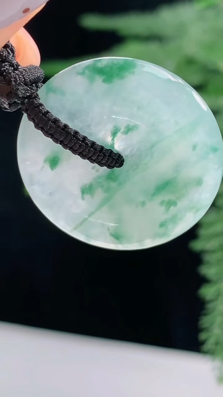 天然A货翡翠冰种飘花平安扣吊坠，尺寸25.6-5 重量:8.45g
8月15日