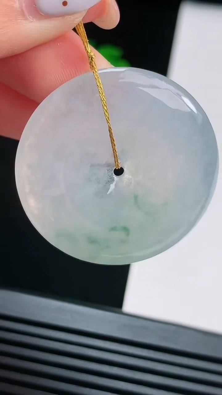 天然A货翡翠冰种飘花平安扣吊坠，尺寸35.5-5.5 重量:14.58g
8月15日