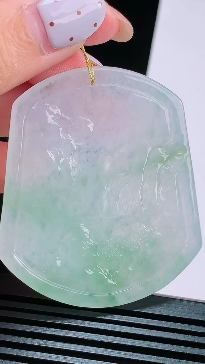 天然A货翡翠山水牌吊坠，尺寸53-45.5-5 重量:25.91g
8月15日