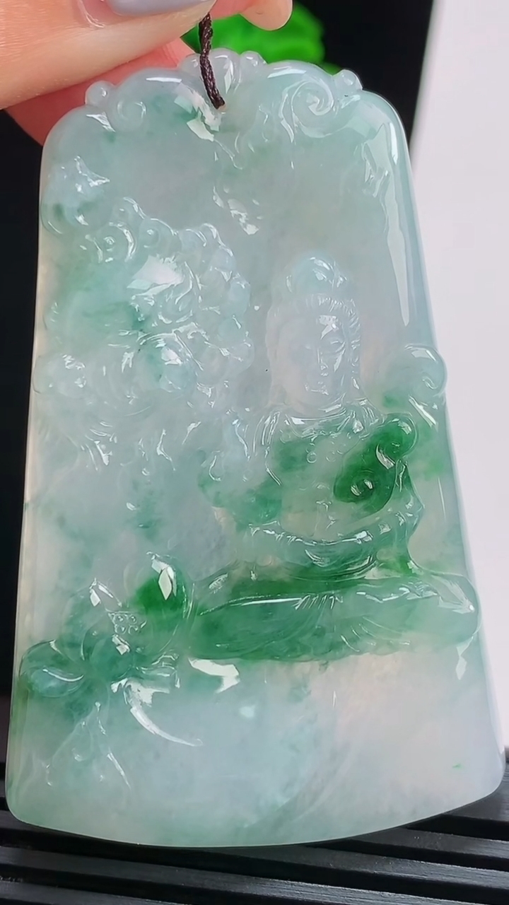 天然A货翡翠冰种飘花文殊菩萨吊坠，尺寸65.8-41.8-6 重量:32.14g
8月15日