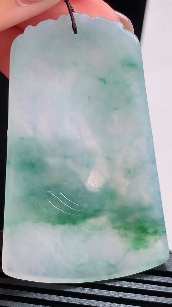 天然A货翡翠冰种飘花文殊菩萨吊坠，尺寸65.8-41.8-6 重量:32.14g
8月15日