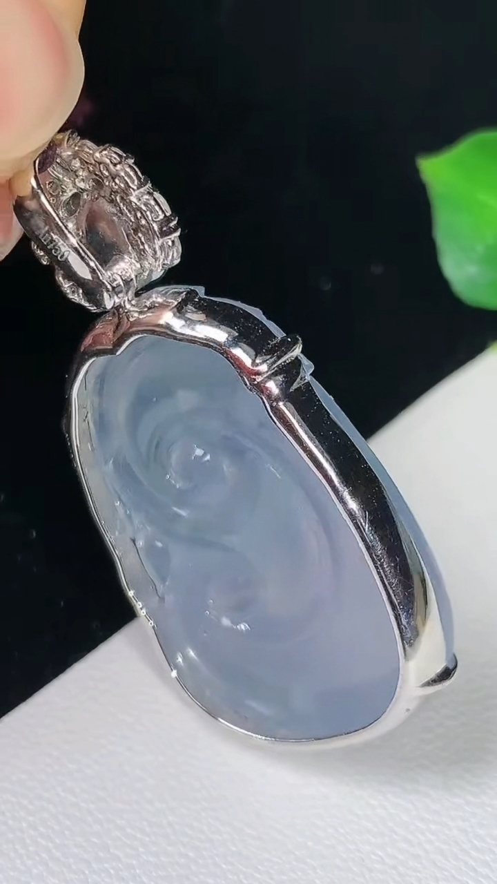 天然A货翡翠紫罗兰如意吊坠，尺寸40.3-29.2-20.5-7.4，重量:8.30g
8月15日