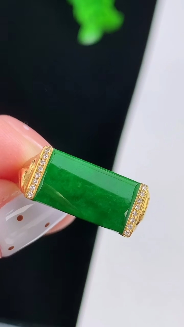 天然A货翡翠马鞍戒指，尺寸16.6-13-7.2-3.2 重量:2.53g2026年8月15日
工厂
