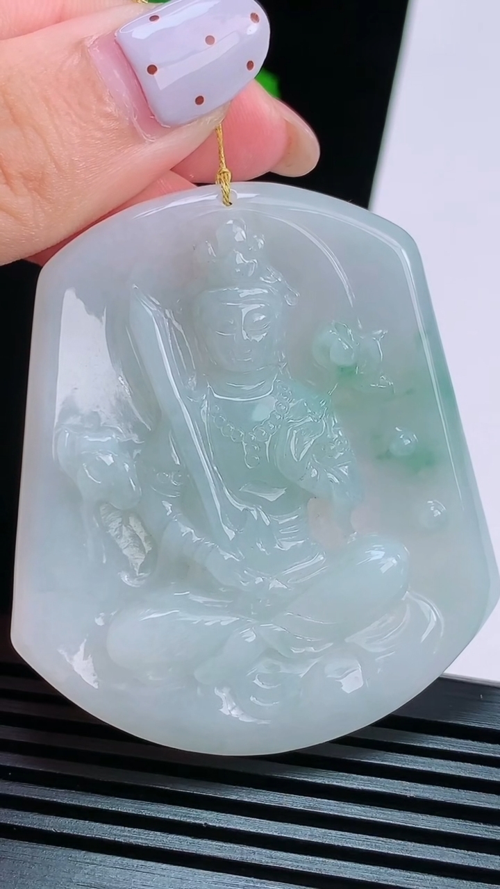 天然A货翡翠飘花虚空藏菩萨吊坠，尺寸54.5-47.5-5.2 重量:25.55g
8月15日