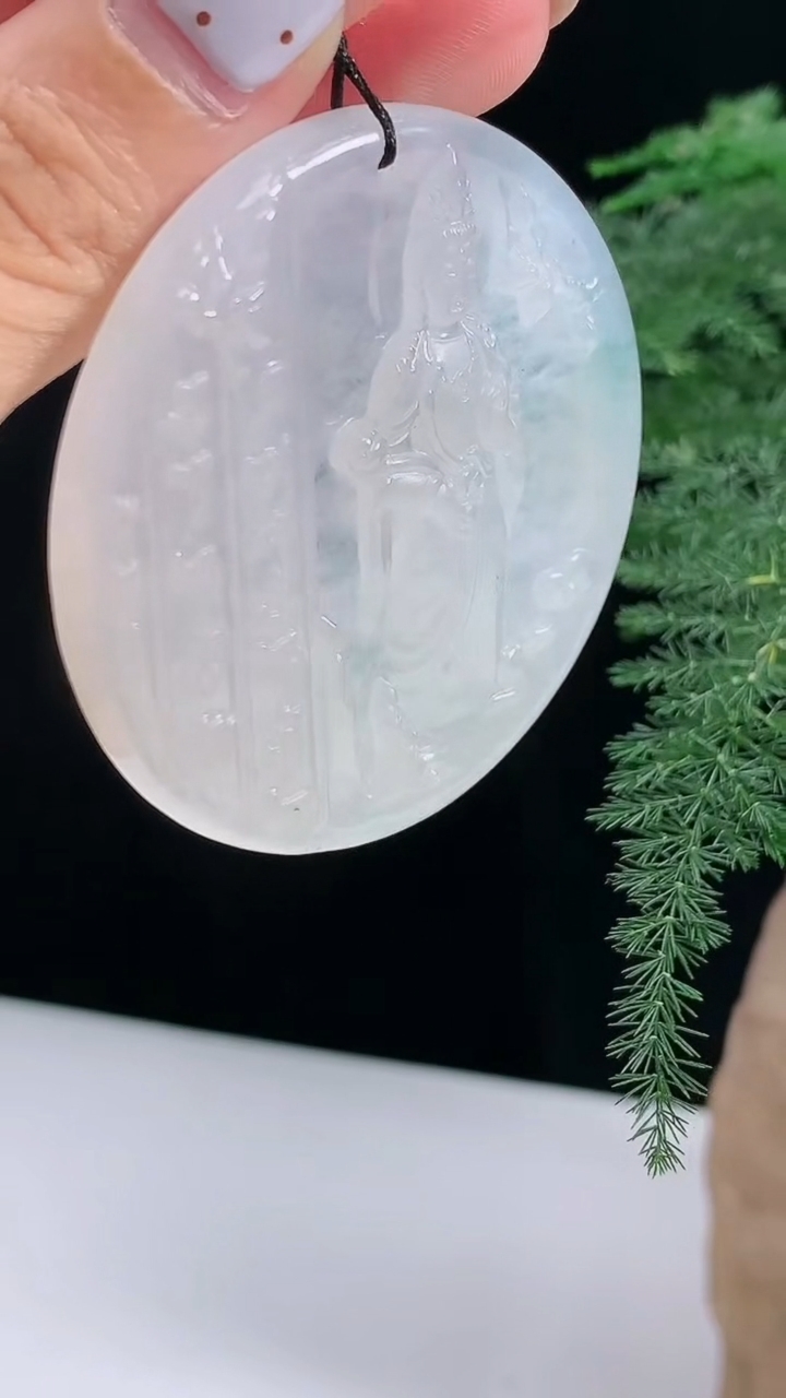 天然A货翡翠大势至菩萨吊坠，尺寸53.5-4.5，重量:30.56g
8月15日