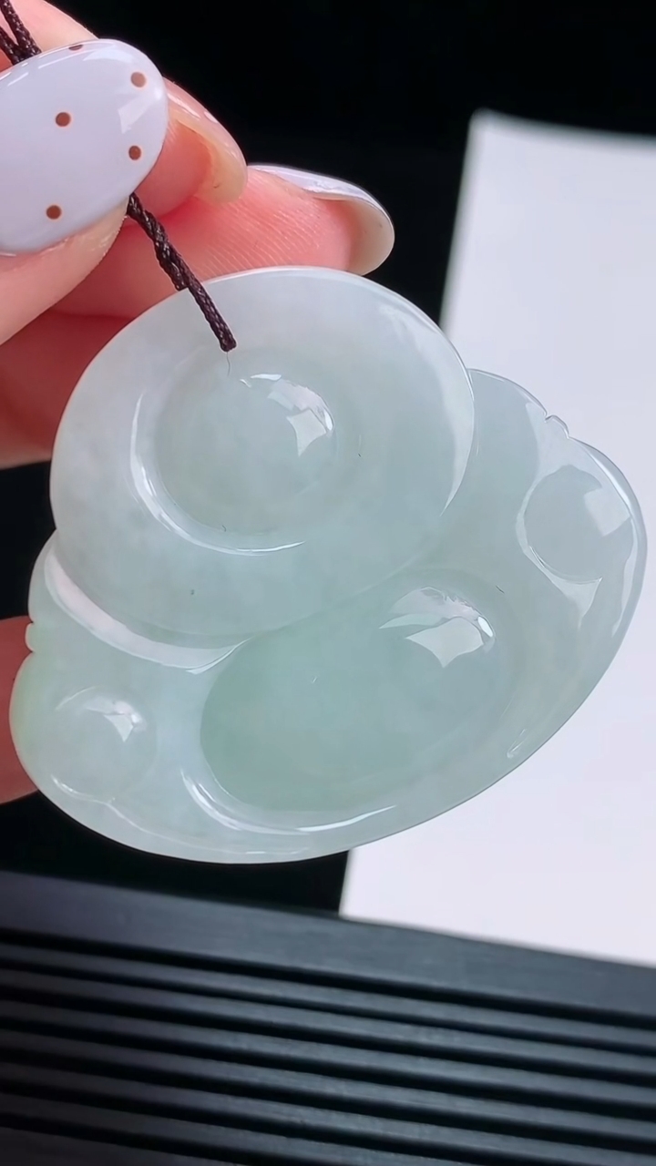 天然A货翡翠佛公吊坠，尺寸38-44-13.2 重量:35.59g
8月15日