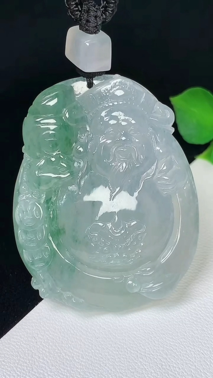天然A货翡翠财神爷吊坠，尺寸44-35.3-6.5，重量:25.31g
8月15日