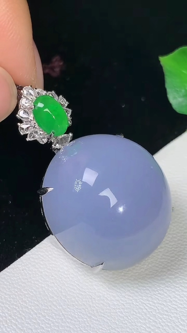 天然A货翡翠k金紫罗兰蛋面吊坠，尺寸34.5-22.4-20.7-15.8，重量:14.62g
8月15日