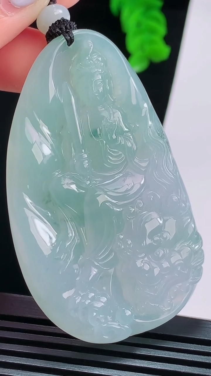 天然A货翡翠飘花文殊菩萨吊坠，尺寸62-37-7.2 重量:38.66g
8月15日
