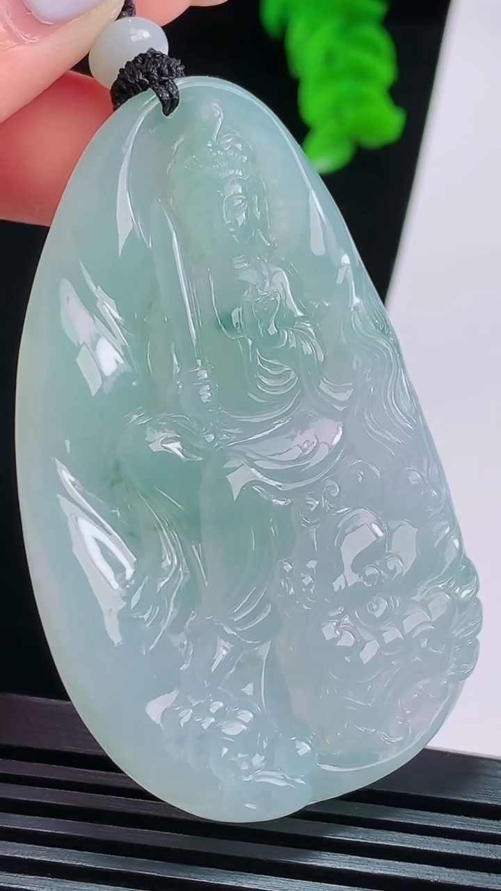 天然A货翡翠飘花文殊菩萨吊坠，尺寸62-37-7.2 重量:38.66g
8月15日