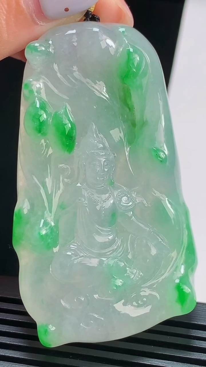 天然A货翡翠观音菩萨吊坠，尺寸64-37-11 重量:55.66g
8月15日