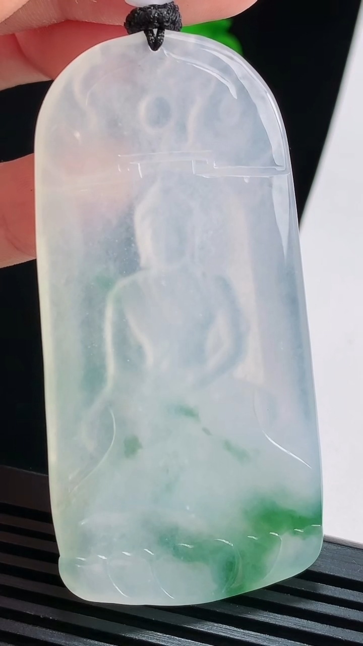 天然A货翡翠种飘花大日如来佛吊坠，尺寸70.6-34.5-5.2，重量:36.16g
8月15日