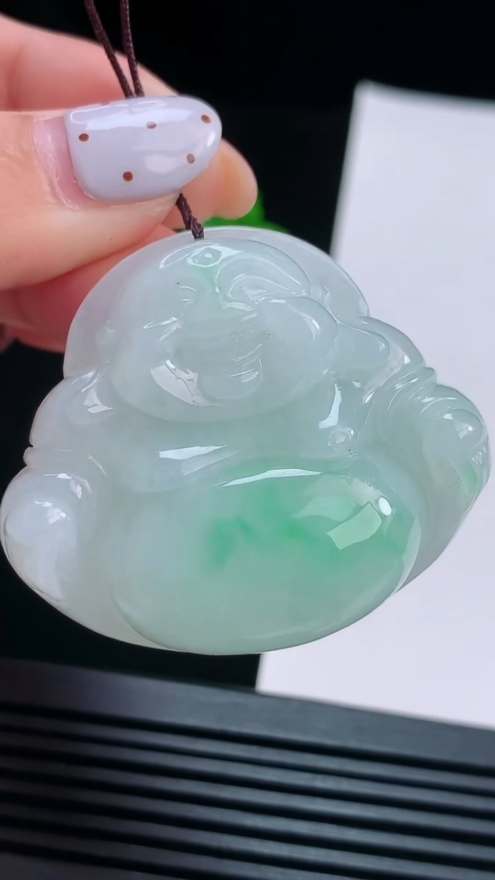 天然A货翡翠佛公吊坠，尺寸38-44-13.2 重量:35.59g
8月15日