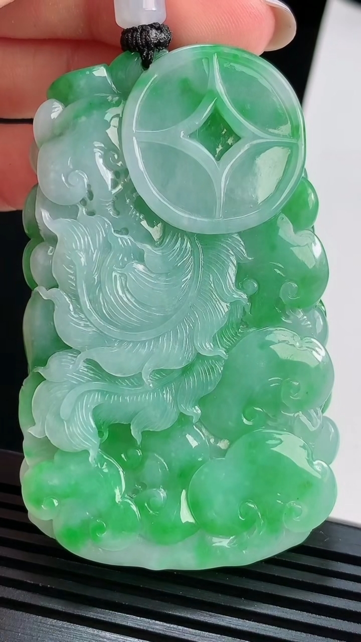 天然A货翡翠凤凰吊坠，尺寸70-45-11.2 重量:82.24g
8月15日