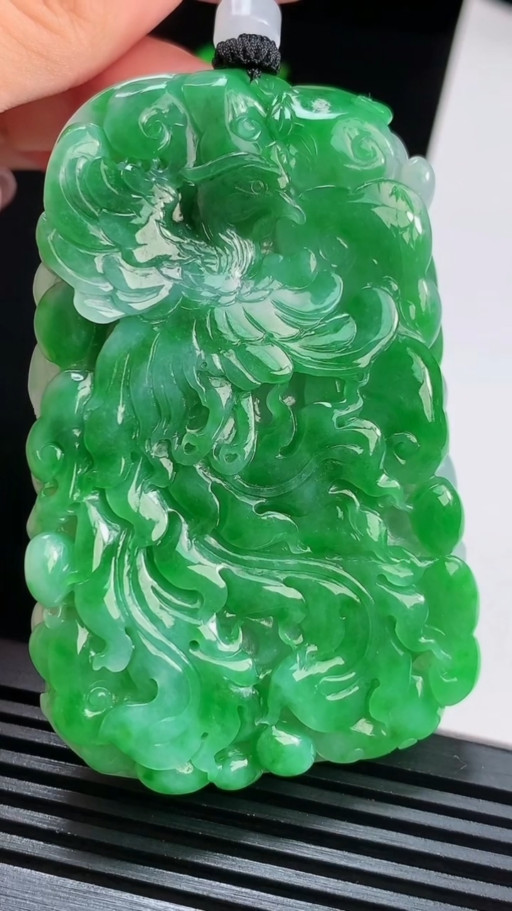 天然A货翡翠凤凰吊坠，尺寸70-45-11.2 重量:82.24g
8月15日