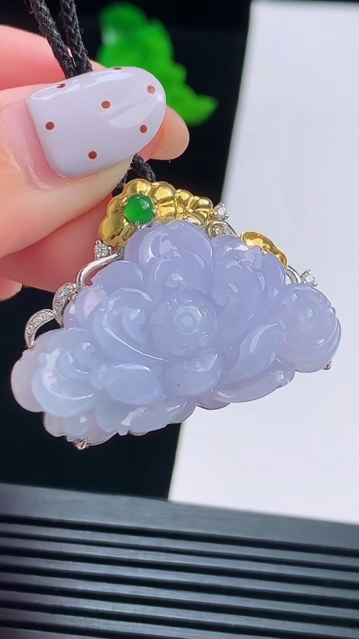 天然A货翡翠18k金紫罗兰莲花吊坠，尺寸26-36.5-9.8，裸石20-36 重量:10.38g
