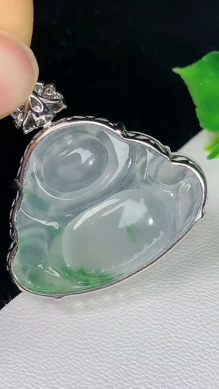 天然A货翡翠佛公吊坠，尺寸32.4-24.4-31.6-9.2，重量:8.37g
8月16日