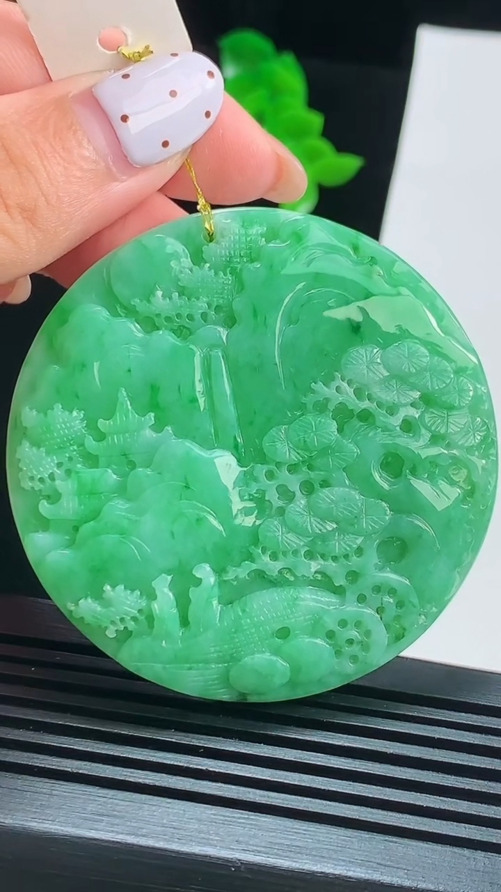 天然A货翡翠山水牌吊坠，尺寸53.5-6 重量:39.05g
8月16日