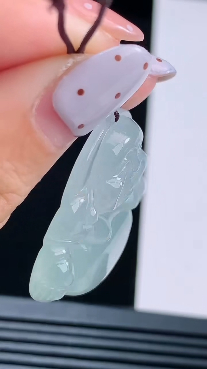 天然A货翡翠佛公吊坠，尺寸32.5-34-7 重量:12.30g
8月16日